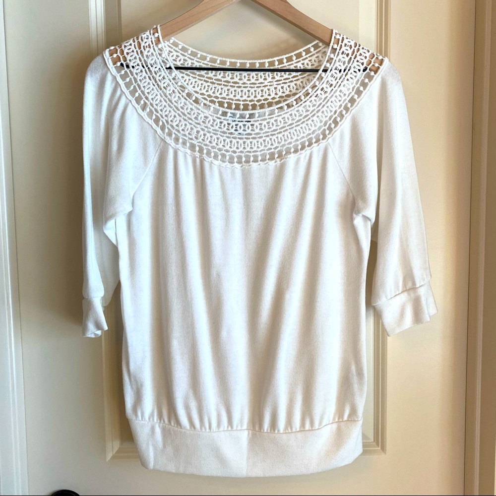Forever 21 White Sweater (Juniors S)